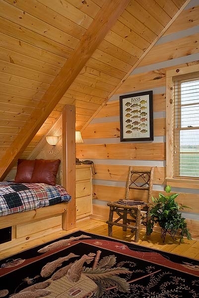 Cozy quarters. One of two built-in sleeping areas in the loft handles overflow guests and makes excellent use of what might otherwise be wasted space.