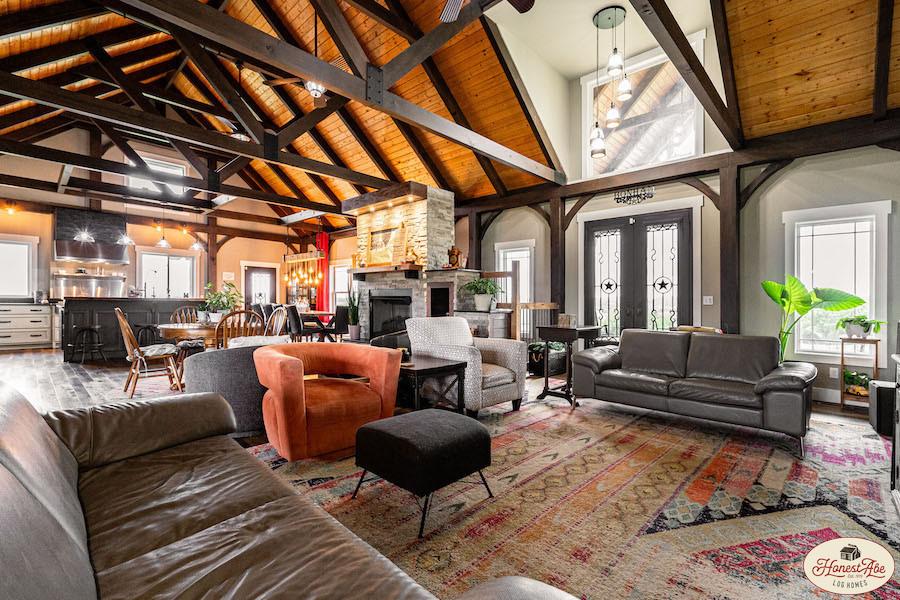 Exploring the Vibrancy of Contrasting Colors in Log Home Design